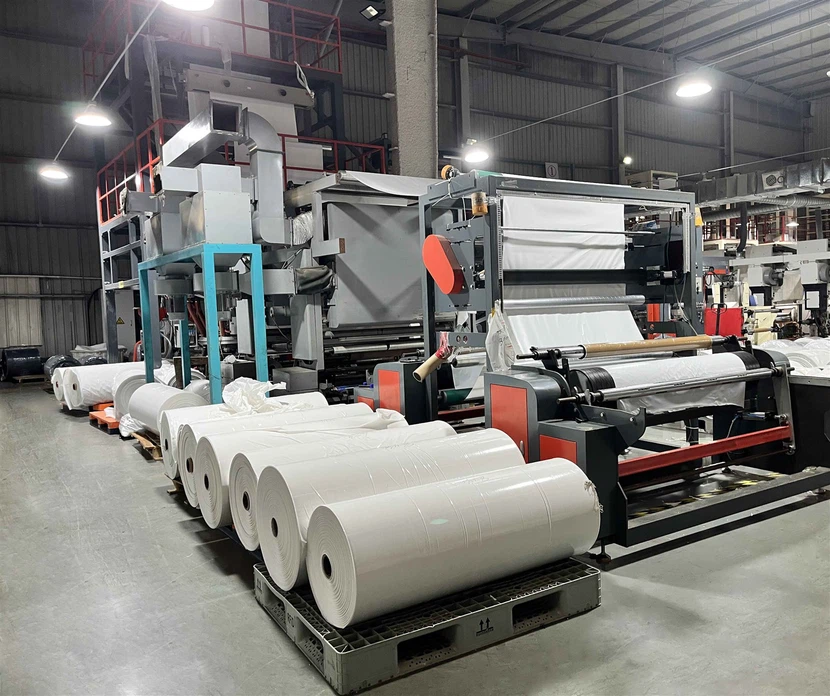 Plastic packaging film roll blowing Plastic packaging film roll blowing